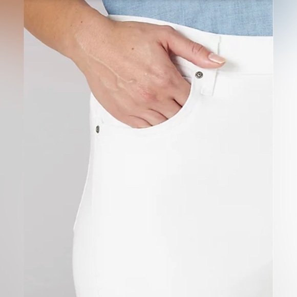 Lee Relaxed Fit Capri Jeans - NWT - Picture 4 of 6